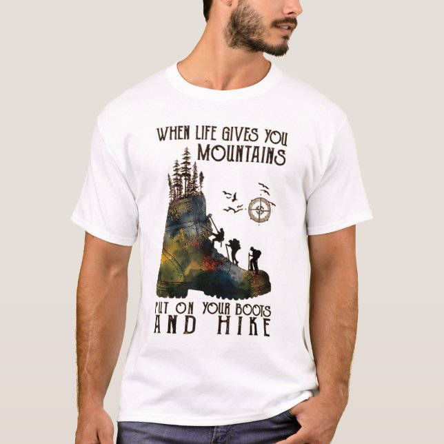 When Life Gives You Mountains put on Your Boots T-Shirt (Vorderseite)