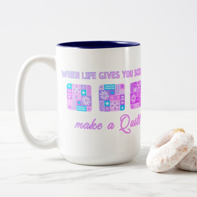 When Life Gives You Scraps Make A Quilt Zweifarbige Tasse (Mit Donut)