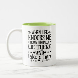 When Life Knocks Me Down, I Take a Nap Mug Zweifarbige Tasse