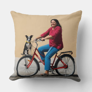 Whimsical Bike Ride mit Kaninchen Kissen