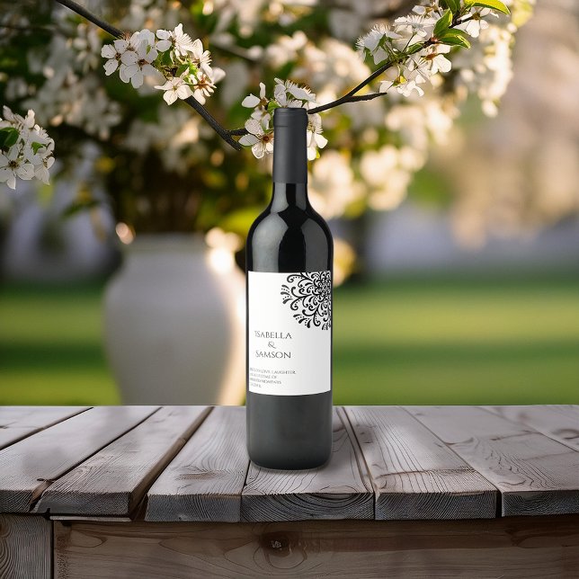 Whimsical Black and White Blüh Weinetikett (Von Creator hochgeladen)