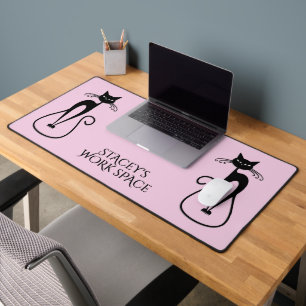 Whimsical Black Cat Pink Personal Schreibtischunterlage