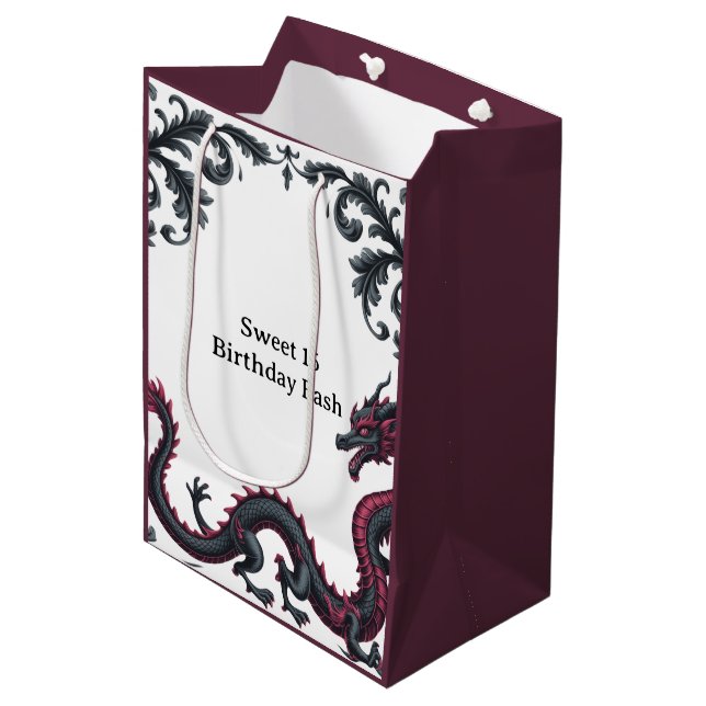 Whimsical Black Red Dragon Damask Sweet 16 Bash Mittlere Geschenktüte (Vorderseite Schrägansicht)