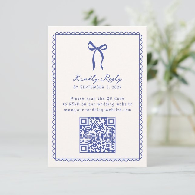 Whimsical, blauer handgezeichneter Hochzeitungs-QR RSVP Karte (Stehend Vorderseite)