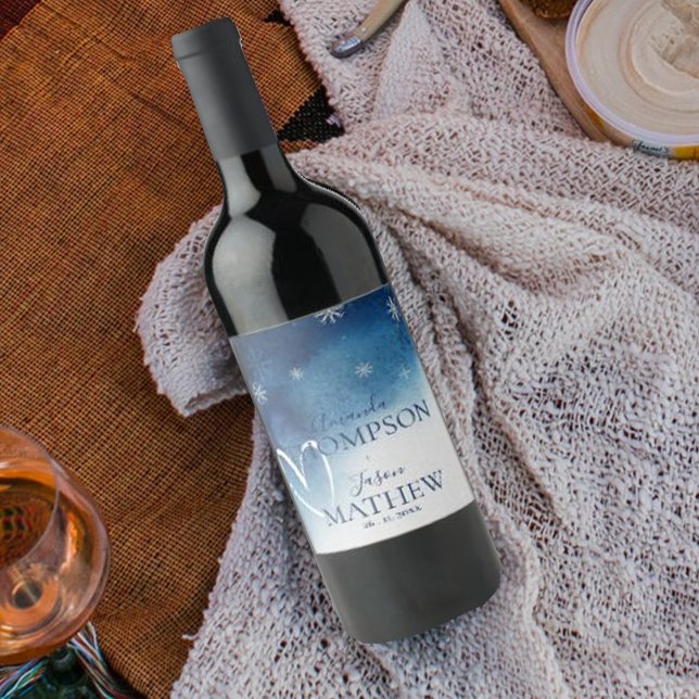 Whimsical Blue White Snowflake Hochzeit Weinetikett (Whimsical Blue White Snowflake Wedding Wine Label)