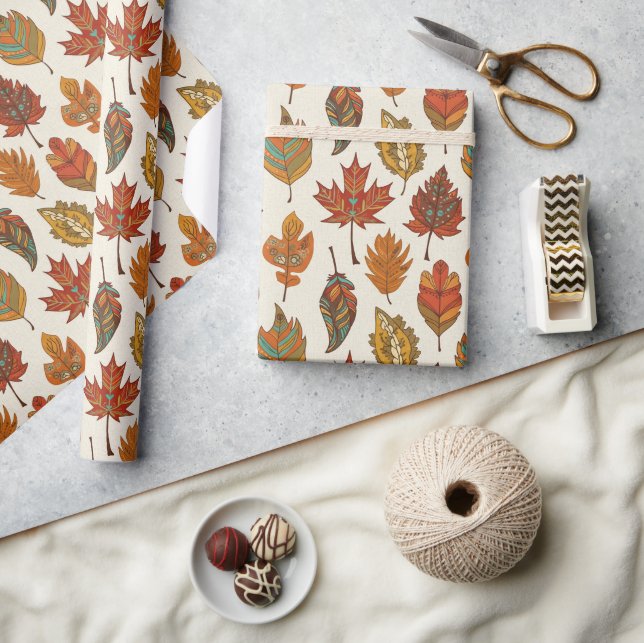 Whimsical Boho Mehrfarbig Herbstlaub Geschenkpapier (Kunsthandwerk)