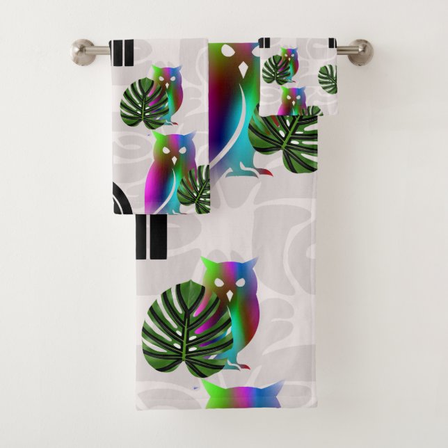 Whimsical Boho Owl & Tropical Monstera Leaf Badhandtuch Set (Insitu)
