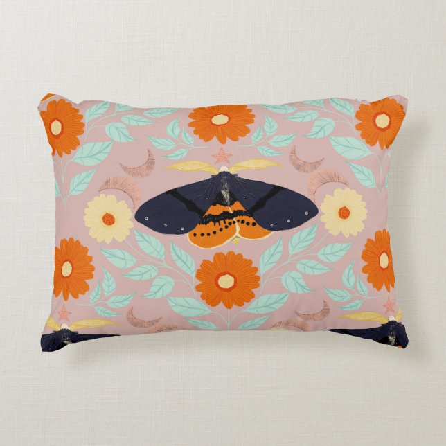 Whimsical Botanical Moth Collection | Cozy Art Dekokissen (Vorderseite)