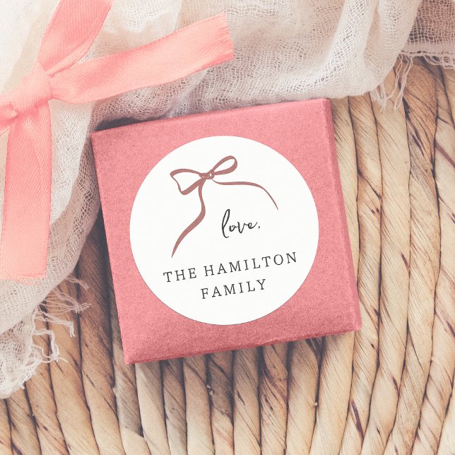 Whimsical Bow Hand Drawn Red Ribbon "Liebe" Runder Aufkleber (Von Creator hochgeladen)