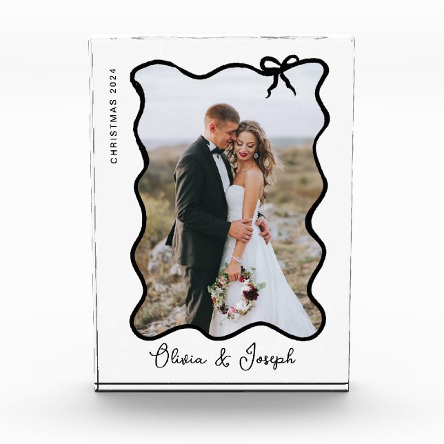 Whimsical Bow | Schwarz und Weiß Fotoblock (Vorderseite)