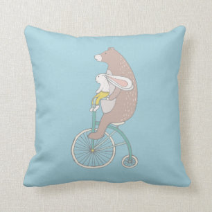Whimsical Bunny and Bear Reiten Kissen