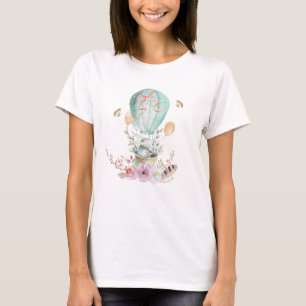 Whimsical Bunny Riding in einem Heißluftballon T-Shirt