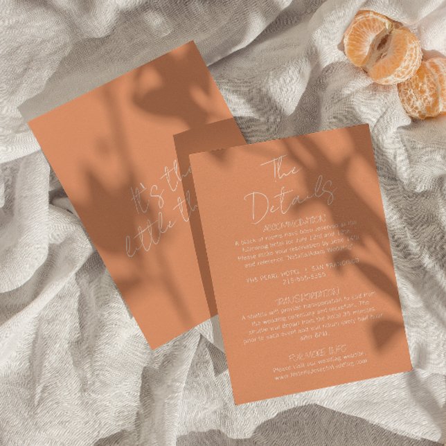 Whimsical bunt Retro Moderne Hochzeitsdetails Begleitkarte (Von Creator hochgeladen)