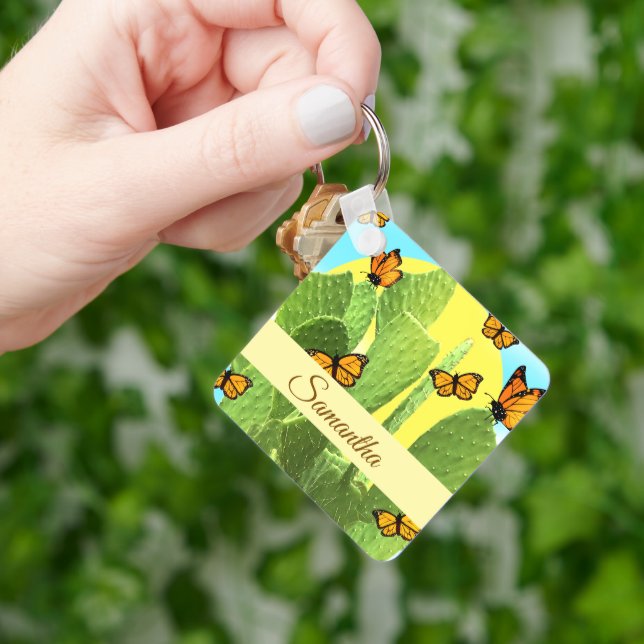 Whimsical Cactus And Butterflies Schlüsselanhänger (Hand)