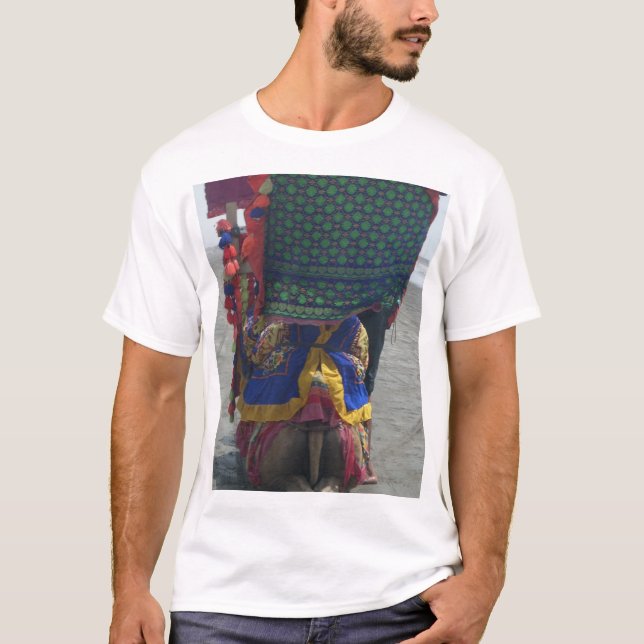 Whimsical Camel Art Print/Graphic T-Shirt (Vorderseite)