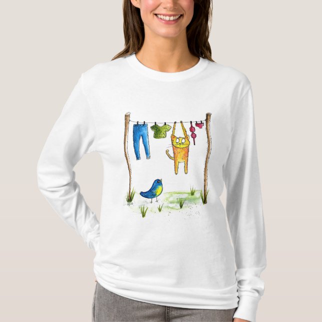 Whimsical Cat auf einer Wäscheleine T-Shirt (Vorderseite)