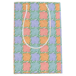 Whimsical Checkered Tile mit grünen Reben Mittlere Geschenktüte