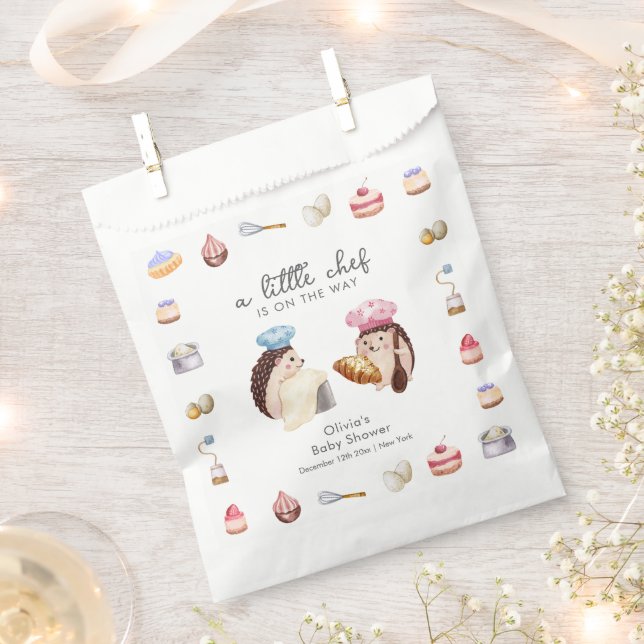 Whimsical Cute Hedgehog Chef Baker Baby Shower  Geschenktütchen (Ausgeschnitten)