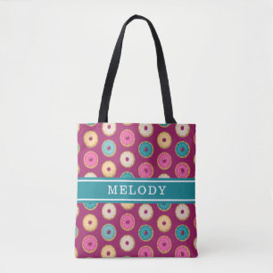 Whimsical Doughnut Pattern auf Lila