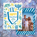 Whimsical Dreidel Menorah CUSTOM Foto HANUKKAH Feiertagskarte<br><div class="desc">Perfekte niedliche Karte für einen lustigen Urlaub! Handgemachte Kunst für Sie! Vollständig anpassbar! Klicken Sie auf "Personalisieren" oben, um den Text zu bearbeiten und Ihr Foto auf der Rückseite hinzuzufügen. Klicken Sie auf "Bearbeiten mit dem Designwerkzeug", um die Schriftart, Farben und Einstellungen anzupassen. (Karo auch mein Shop für alternative Designs)...</div>