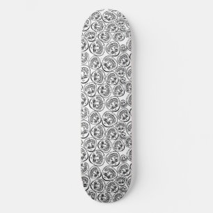 Whimsical Faces: spielerischer Schwarz-Weiß-Cartoo Skateboard