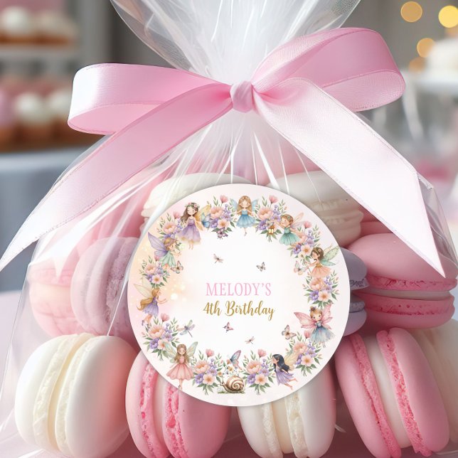 Whimsical flower fairy garden 4th birthday  runder aufkleber (Von Creator hochgeladen)