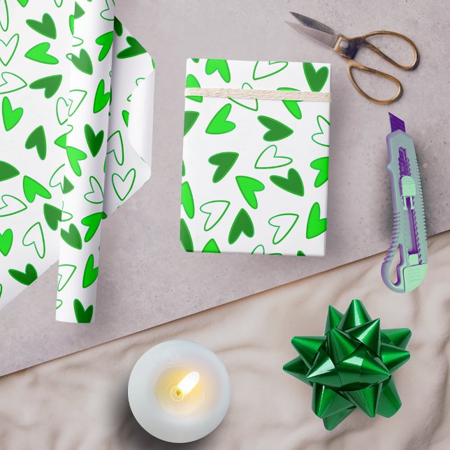 Whimsical Fun Green Hearts Muster Geschenkpapier (Whimsical Fun Green Hearts Pattern Wrapping Paper)