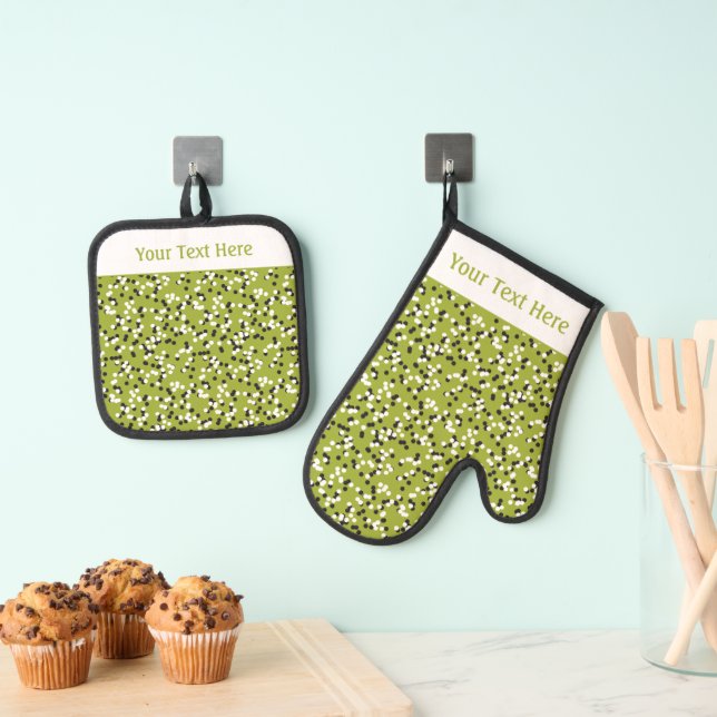 Whimsical Green Polka Dot Doodles Pattern Ofenhandschuh & Topflappen-Set (Insitu (Hängend))