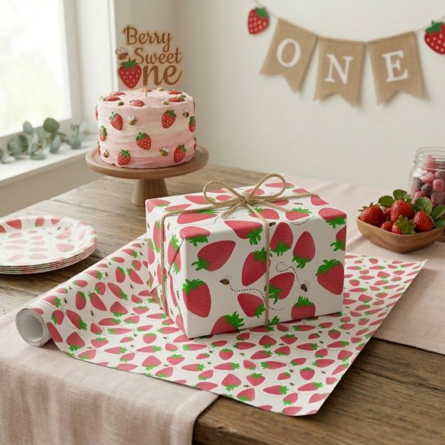 Whimsical Green Topped Strawberries Bees Geschenkpapier (Von Creator hochgeladen)