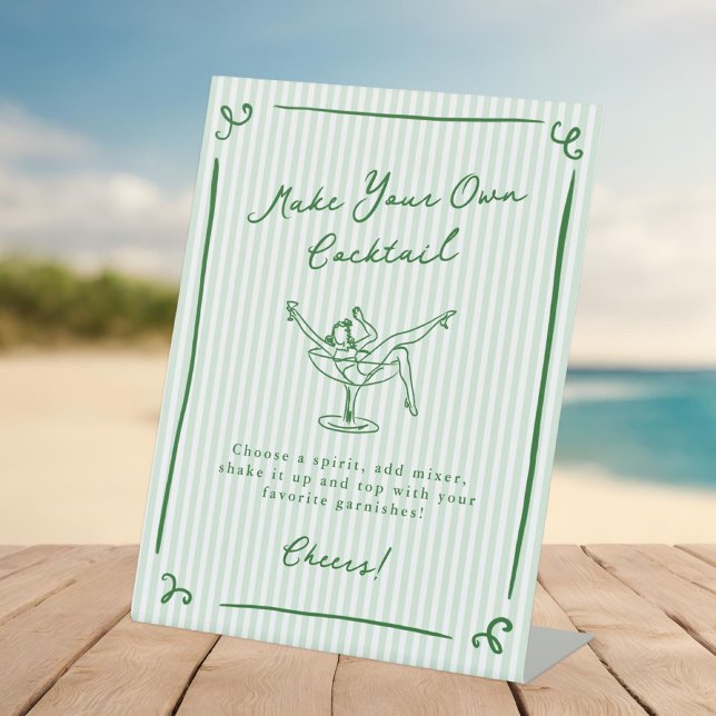 Whimsical Hand Drawing Green Cocktail Bar Sockelschild (Von Creator hochgeladen)