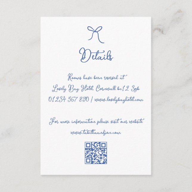 Whimsical Hand Drawn Bow Blue QR Hochzeitdetails Begleitkarte (Vorderseite)