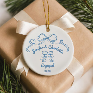Whimsical handgezeichnete Weihnachten Verlobt Keramik Ornament