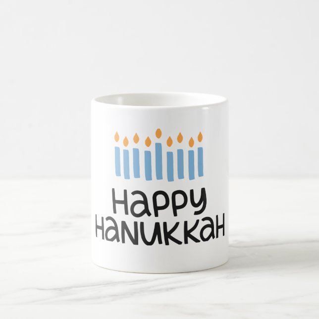 Whimsical Happy Hanukkah Spaß Typografie Kaffeetasse (Mittel)