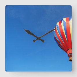 Whimsical Hot Air Ballon Quadratische Wanduhr
