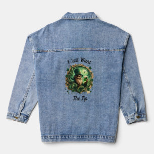 Whimsical Leprechaun Savoring a Pint Jeansjacke