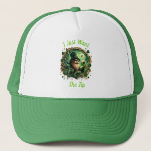 Whimsical Leprechaun Savoring a Pint Truckerkappe