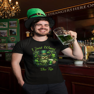 Whimsical Leprechaun trinkt ein Frothbier T-Shirt
