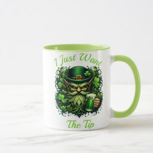 Whimsical Leprechaun trinkt ein Frothbier Tasse