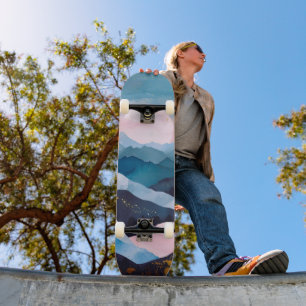 Whimsical Minimalistisch Gold Mountain Wasserfarbe Skateboard