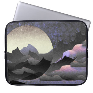 Whimsical Mond und Berge Abstrakte Kunst Laptopschutzhülle