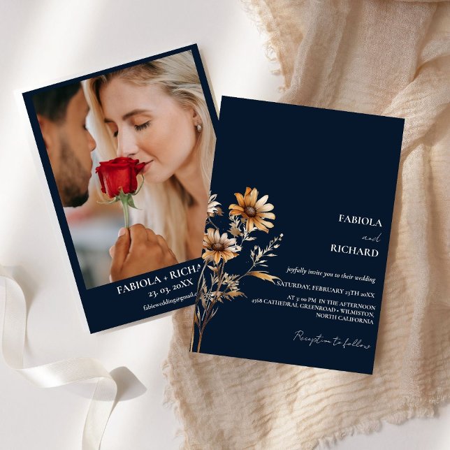 Whimsical Monogram Boho Blue Wildblume Wedding Einladung (Von Creator hochgeladen)