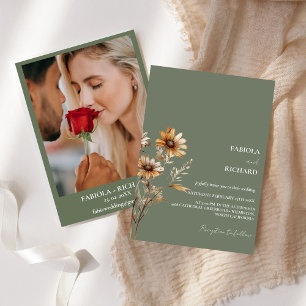 Whimsical Monogram Boho Green Wildblume Wedding Einladung