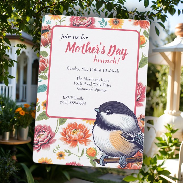 Whimsical Mother's Day Brunch Chickadee Einladung (Cheerful Mother's Day brunch invitation with a sweet, hand-drawn chickadee and bright flowers)