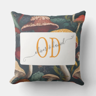 Whimsical Mushroom Pattern mit Namen und Monogramm Kissen