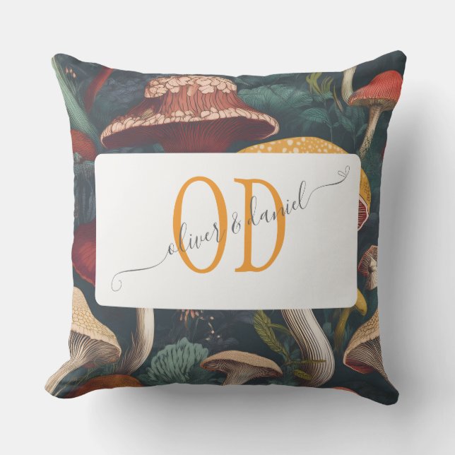 Whimsical Mushroom Pattern mit Namen und Monogramm Kissen (Vorderseite)
