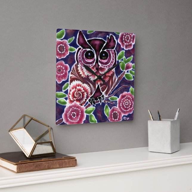 Whimsical Owl auf Blütenzweig Rosa Blau Quadratische Wanduhr (Büro)