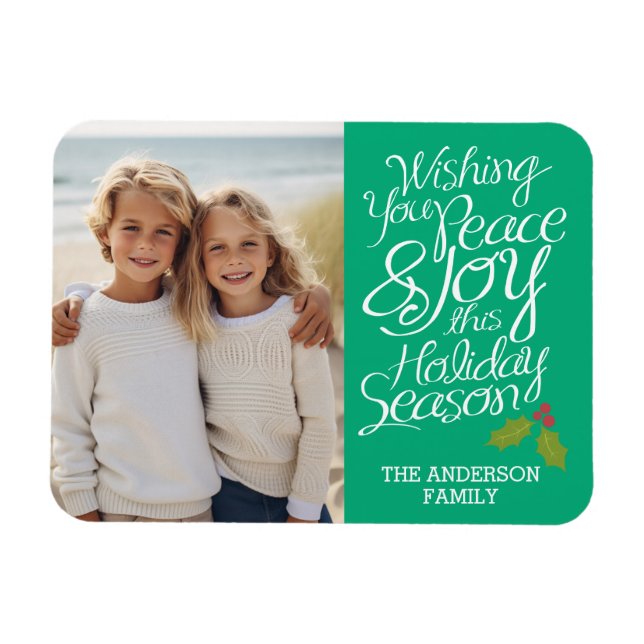 Whimsical Peace and Joy Holly Berry Holiday Foto Magnet (Horizontal)