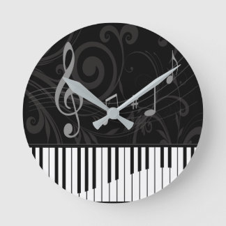 Whimsical Piano und Musical Notes Runde Wanduhr
