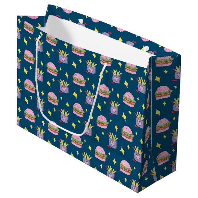 Whimsical Pink Burger and Fries Pattern Große Geschenktüte (Vorderseite Schrägansicht)