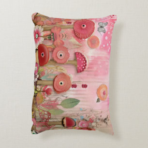 Whimsical Pink Collage Blume Szene Dekokissen
